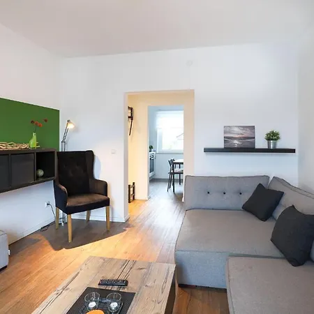 Pier 12, 4 *